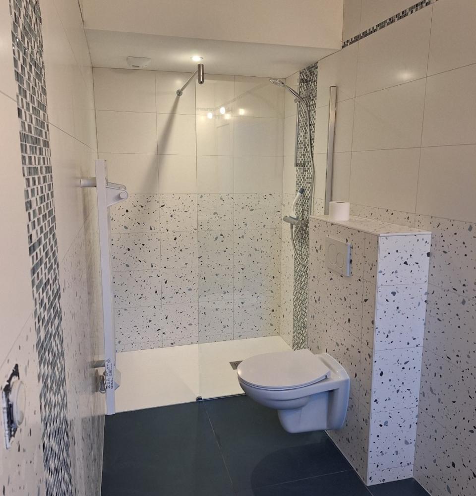 Pose de carrelage salle de bain